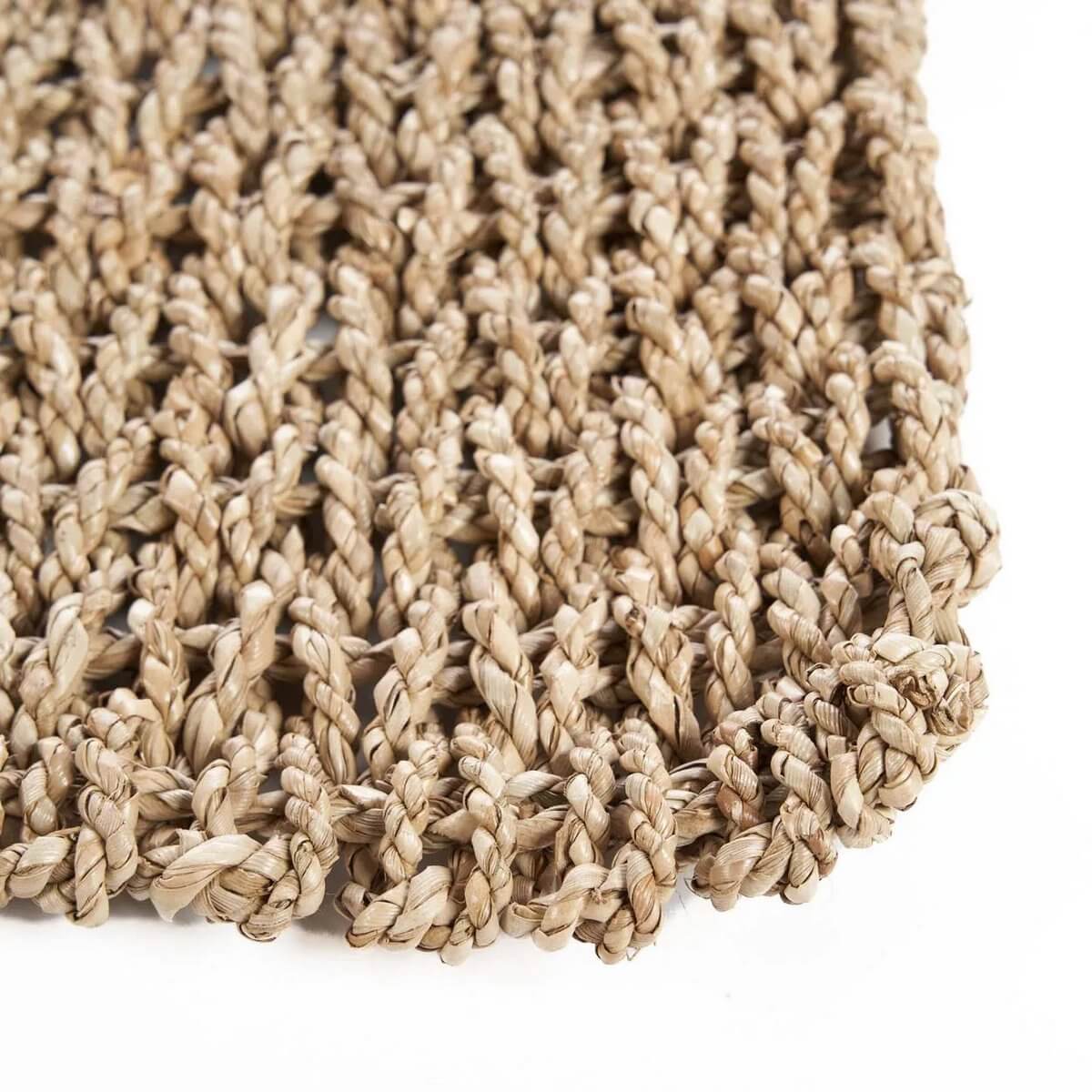 Close-up of De Sizali Loper's natural sisal weave, showcasing its bohemian earthy texture, perfect for stylish home decor.