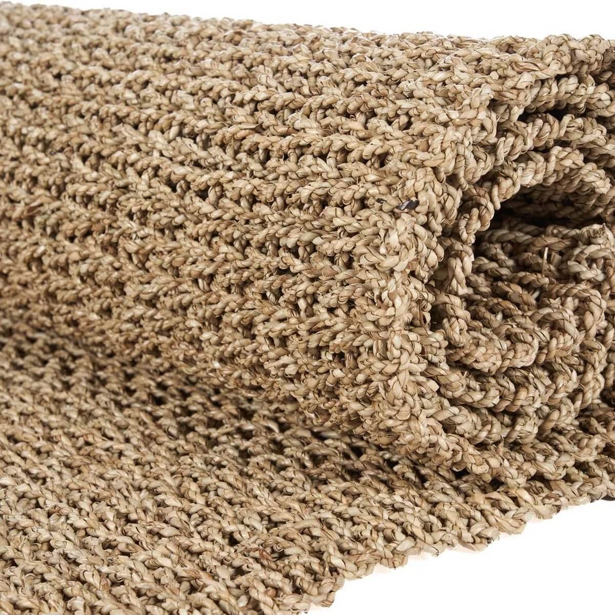 Close-up of De Sizali Loper Naturel rug, showcasing its 100% sisal weave and natural bohemian style with earthy tones, size 270x70 cm.