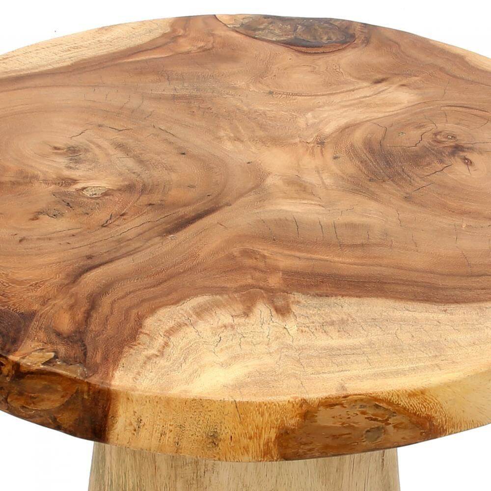 Alt Tag: De Timber Conic Bijzettafel met uniek Munggur houtpatroon en natuurlijke scheuren, perfect voor wie karakter in huis wil brengen.