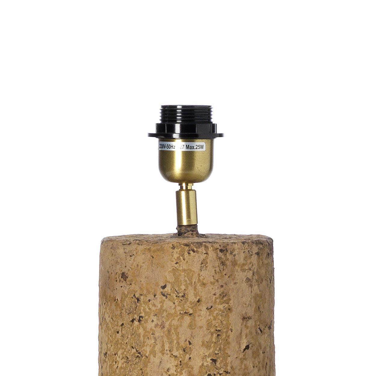 Papier-maché vloerlamp Totem modder 150 cm in een sfeervol interieur