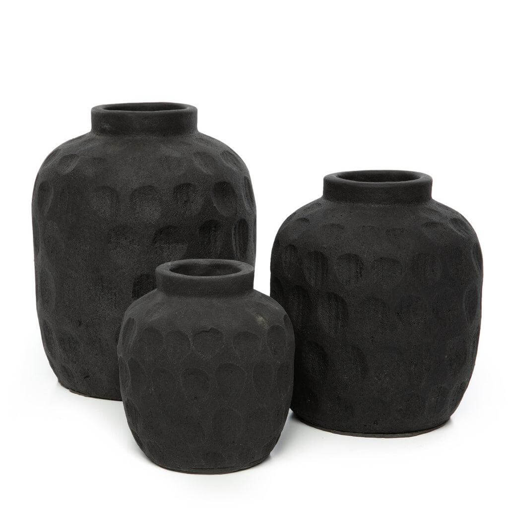 Drie zwarte terracotta vazen met eigentijds patroon voor droge bloemen, decoratief en stijlvol voor elke kamer. Verschillende maten.