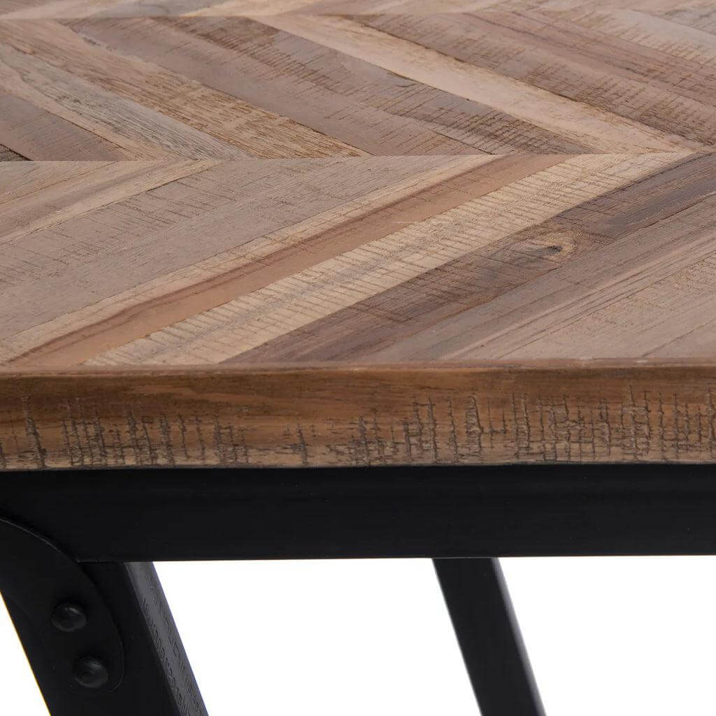De Visgraat Bank - natuurlijke teakhouten bank met zwart ijzeren frame. Perfect als eettafel voor binnen en overdekt buitengebruik.
