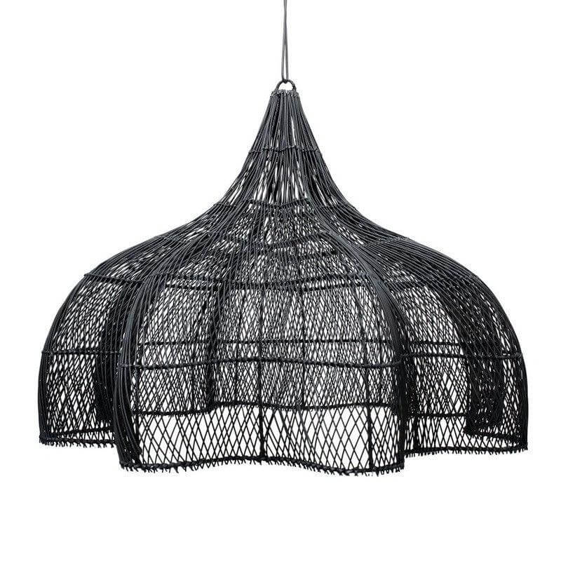 De Whipped Hanglamp XL in zwart rotan. Boho chic design, ideaal voor binnen of overdekte buitenruimtes. Hoogte 110 cm, geen bekabeling inbegrepen.