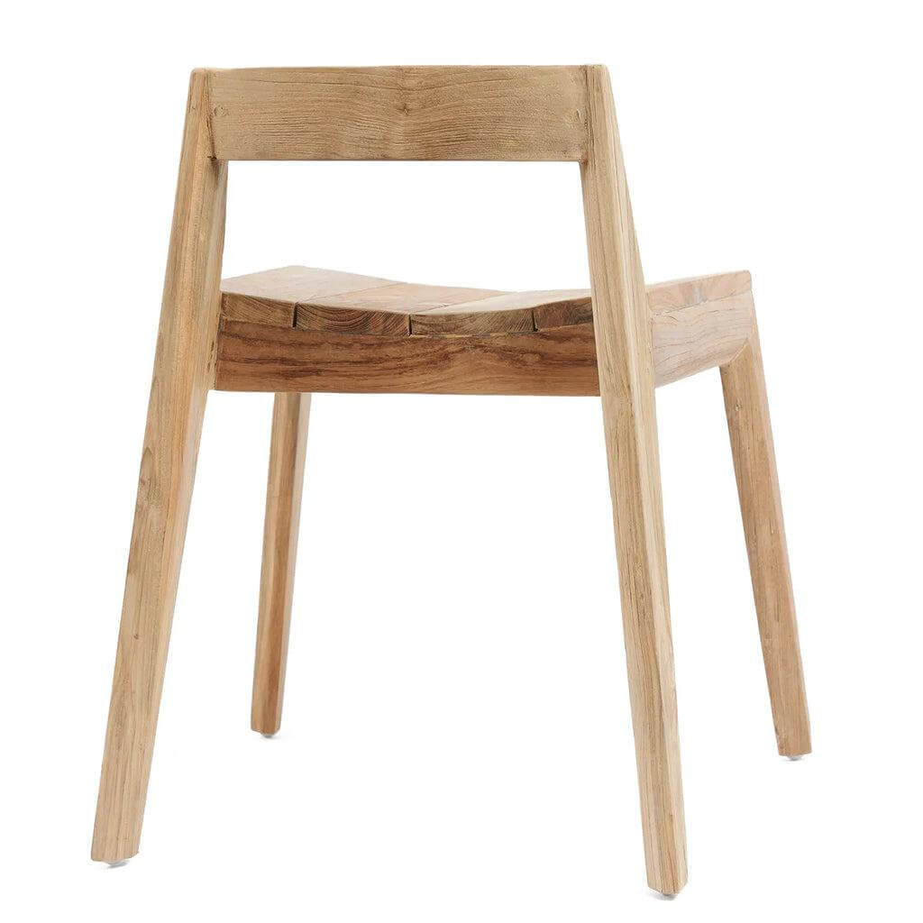 De Ydra eetkamerstoel van gerecycled teakhout, elegant en duurzaam design voor binnen en buiten.