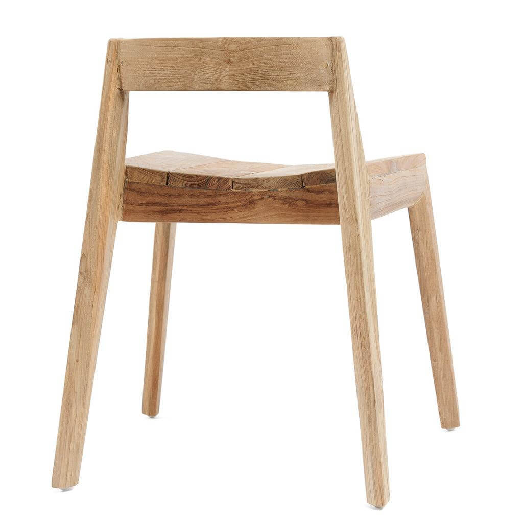 De Ydra eetkamerstoel naturel, gemaakt van gerecycled teakhout, minimalistisch design voor binnen en buiten.
