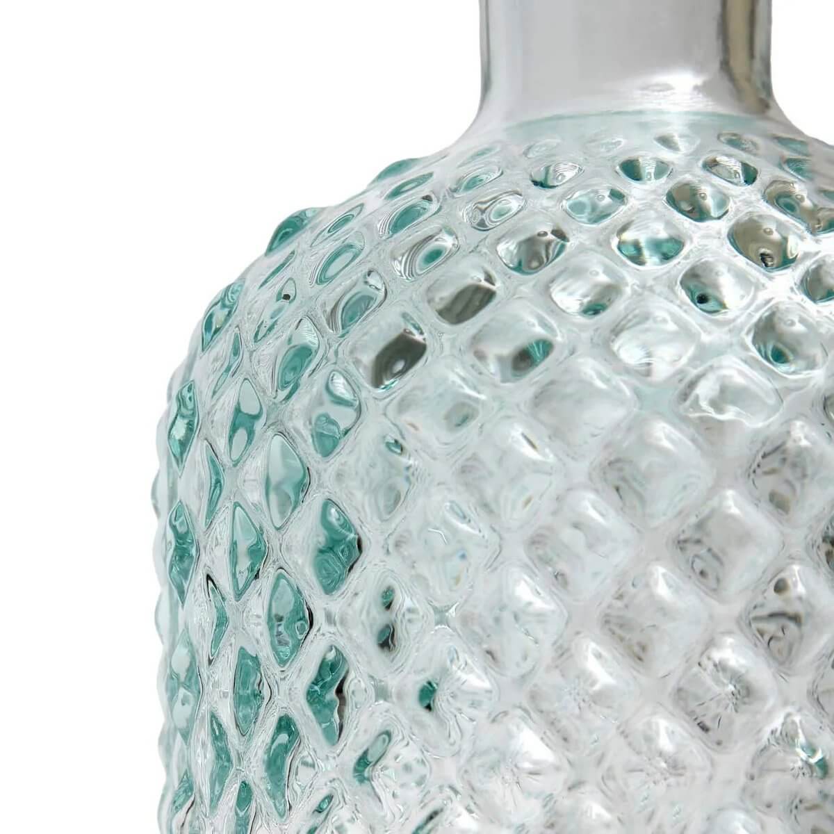 Close-up of De Zuanshí Bottle in blue with a bohemian diamond texture, showcasing exquisite design for elegant hydration options.