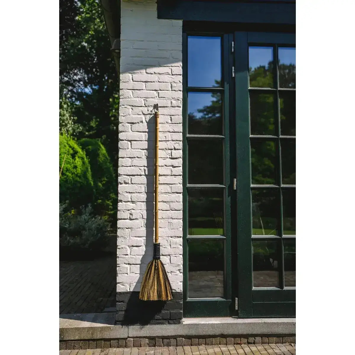 De grote bezem - natuurlijk zwart-Bazar Bizar Living-Ik Hout ervan.
