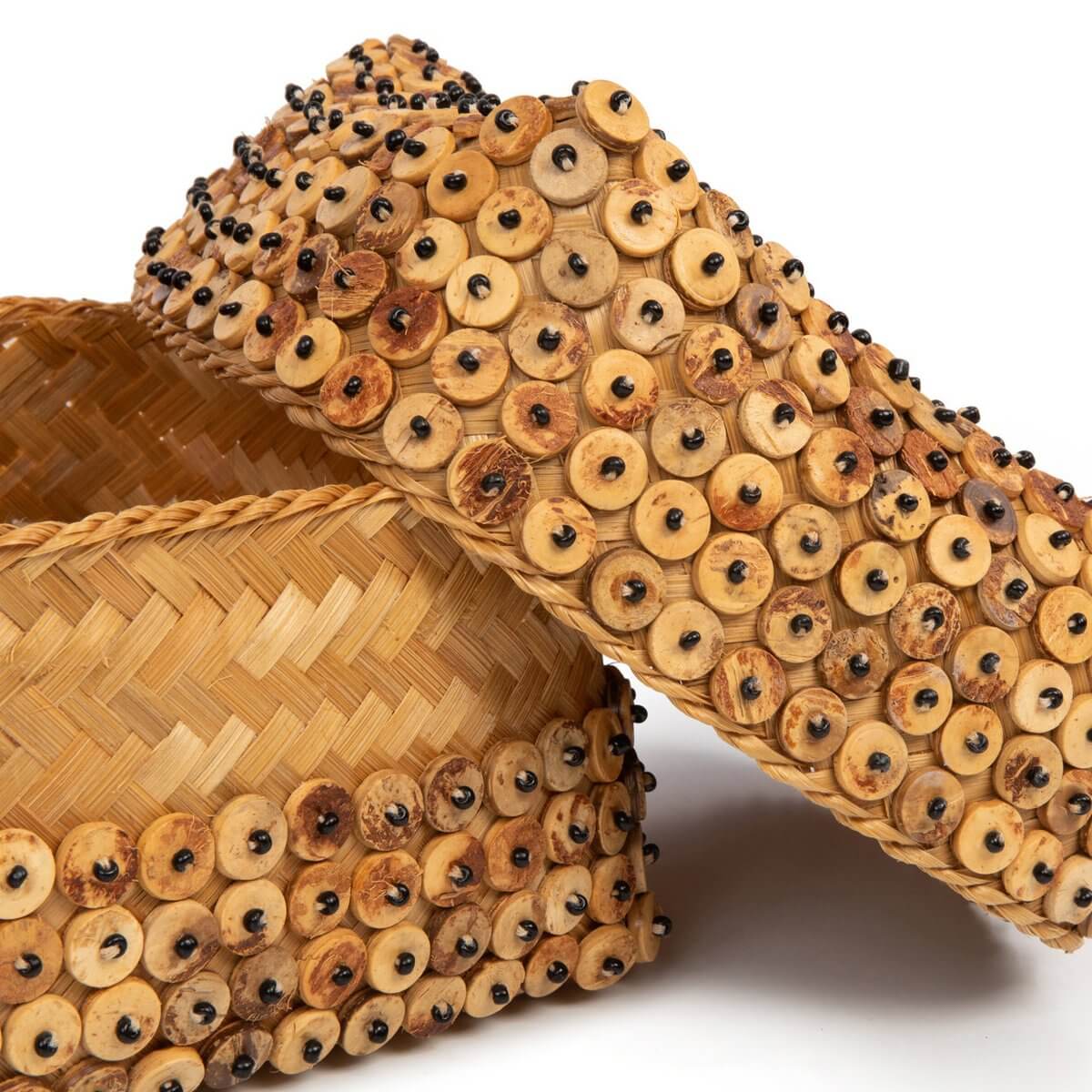 De kokosnootschaalmand - natuurlijk - m-Bazar Bizar Living-Ik Hout ervan.