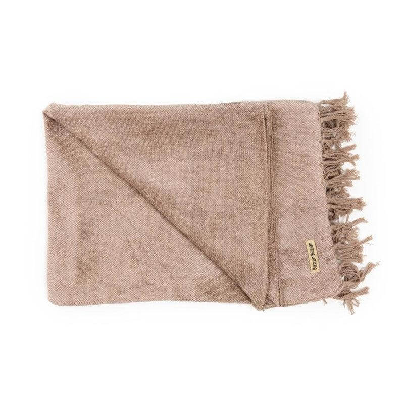 Luxe handgeweven katoenen plaid met franjes in beton velvet kleur, perfect voor een warme en gezellige sfeer in huis.