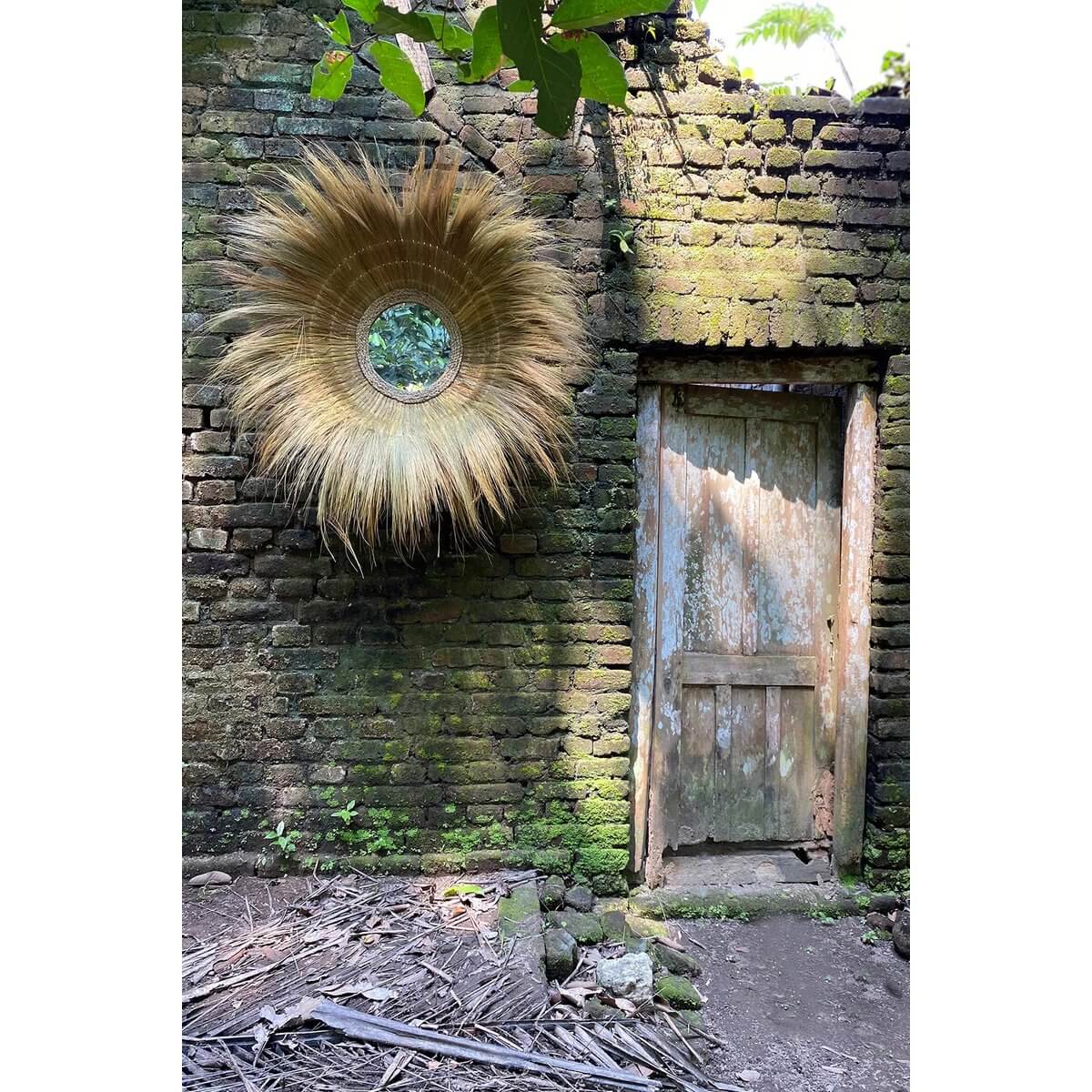 De verzonken bosspiegel - Unieke handgemaakte spiegel met natuurlijke tint, verhoogt diepte en drama in elke ruimte.