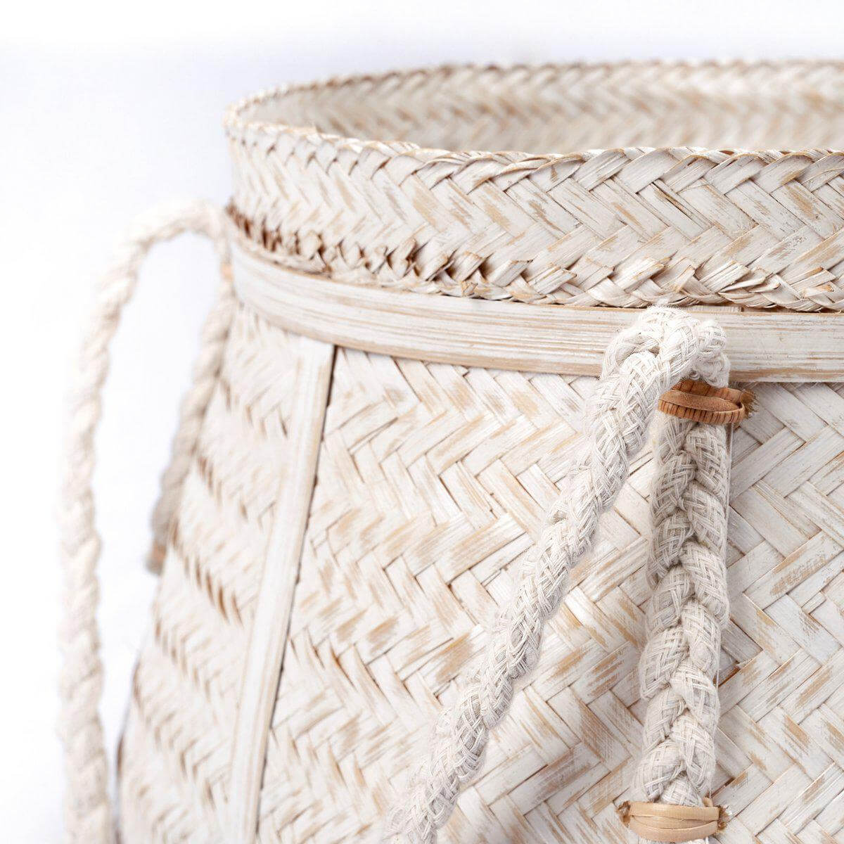 Grote Boho Opbergmand van Bamboe BIKU met handvatten, perfect als wasmand of voor planten, duurzaam en handgemaakt.