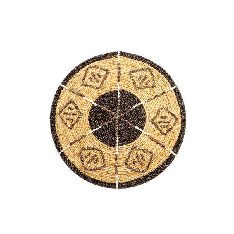 Handgeweven Cozumel bord met zwarte grafische details, een uniek etnisch wandmeubel van bamboe en hout, Bazar Bizar Living.