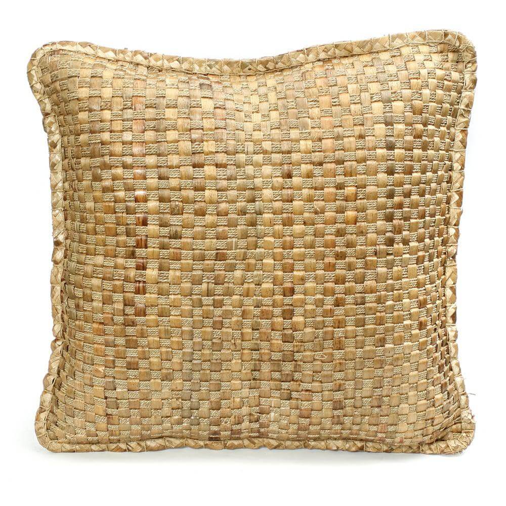 Handgeweven waterhyacint kussen in naturel tint, 60x60 cm, perfect voor een boho touch in huis of tuin.