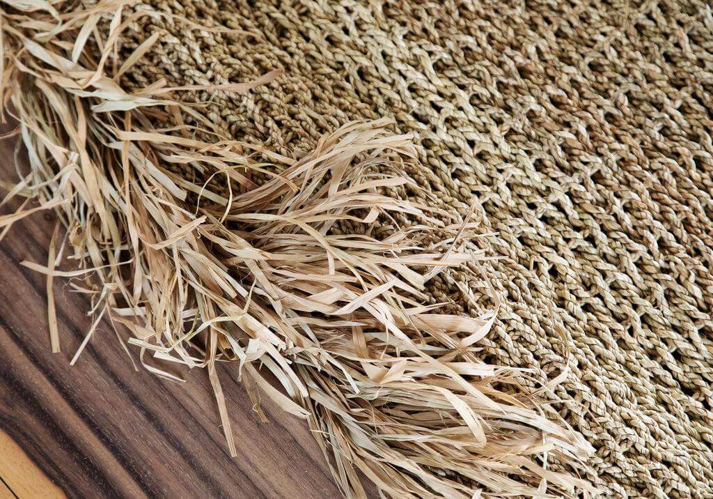 Natuurlijk raffia franjestapijt, ideaal voor keuken of terras, 180x240 cm. Gemaakt van sisal, raffia en palm. Duurzame textuur.
