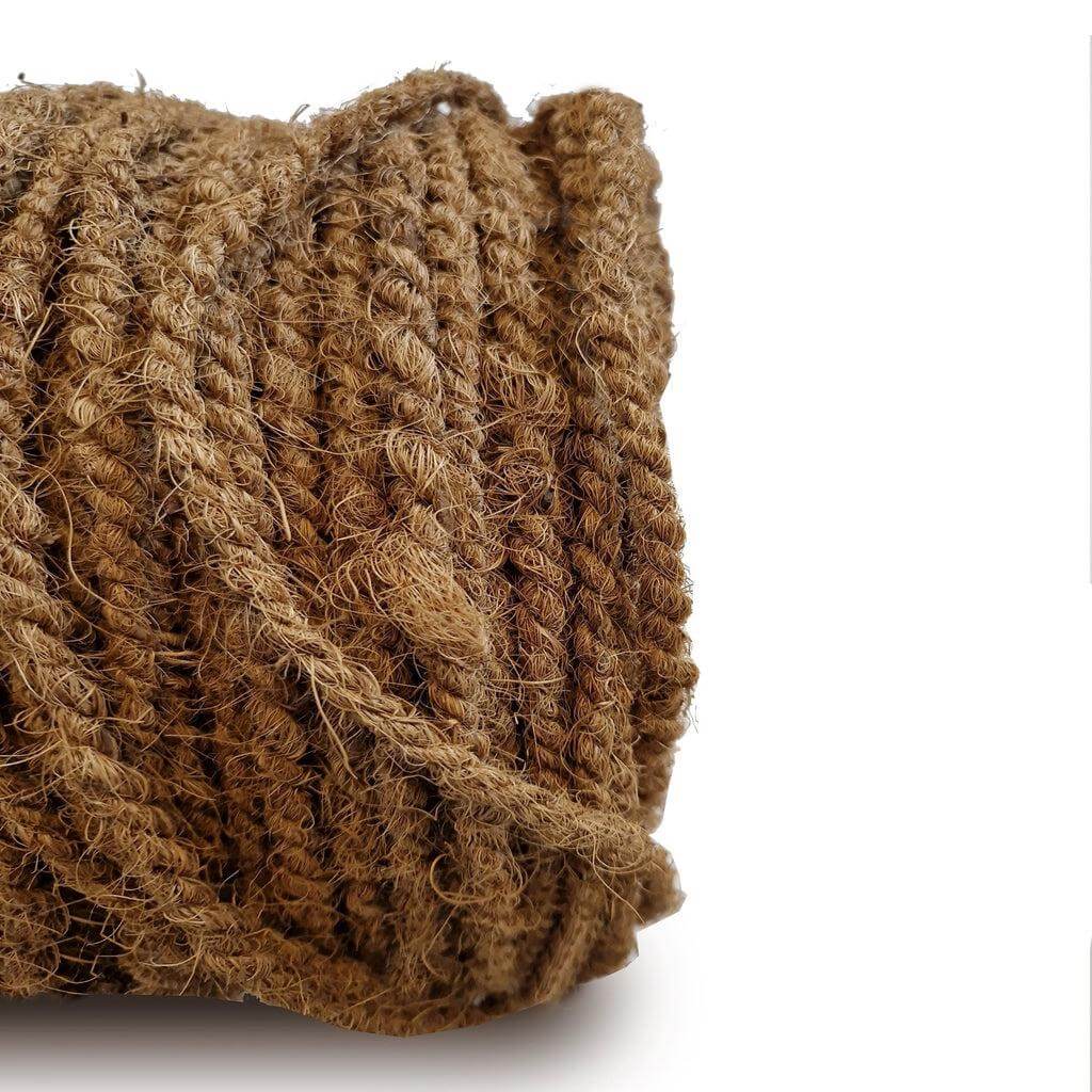 Alt Tag: Natuurlijke jute touwrol close-up, perfect voor doe-het-zelf projecten en decoratie.