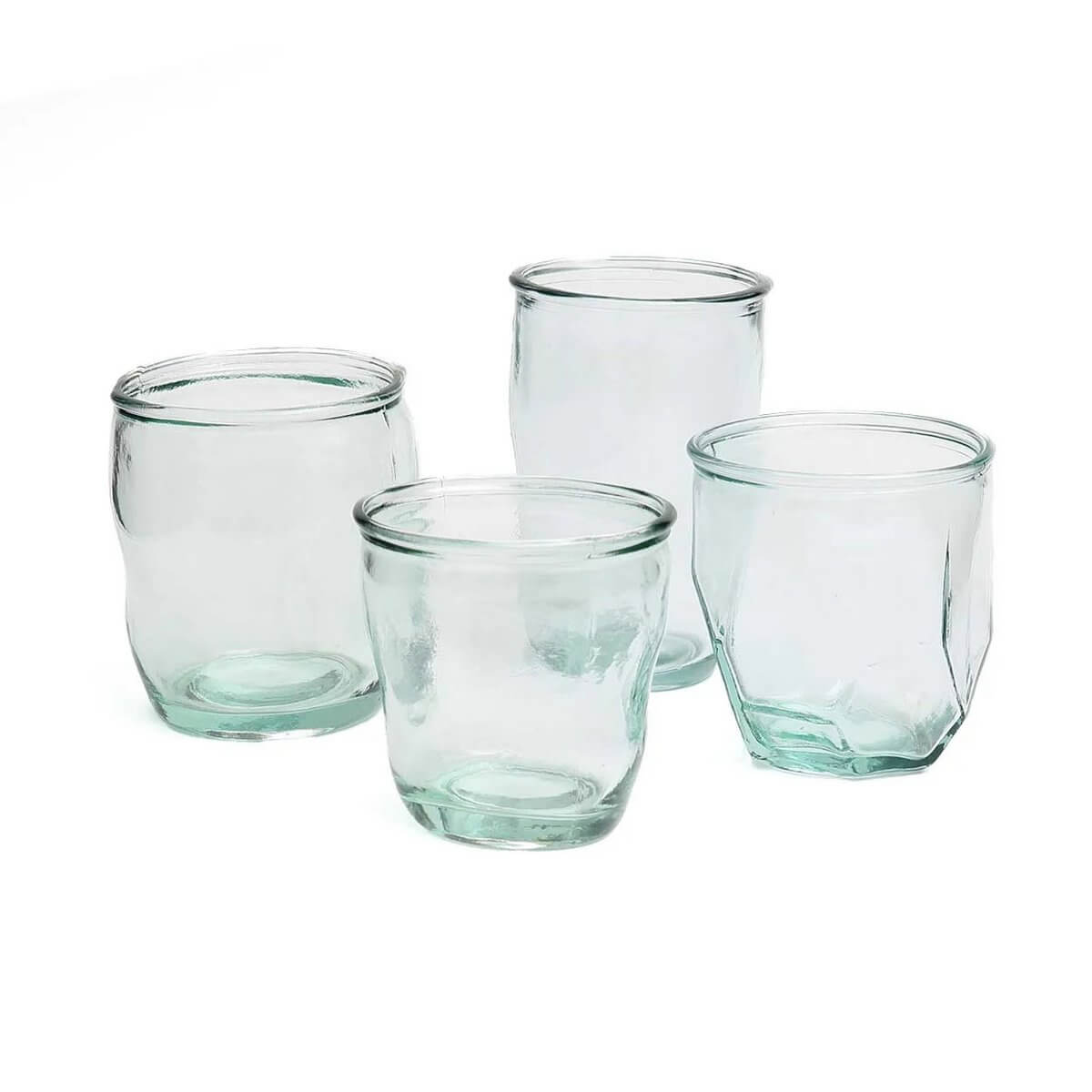 Set van vier heldere Bohemian Yang-glas, modern ontwerp, perfect voor elke gelegenheden, symboliseert groene levensstijl.