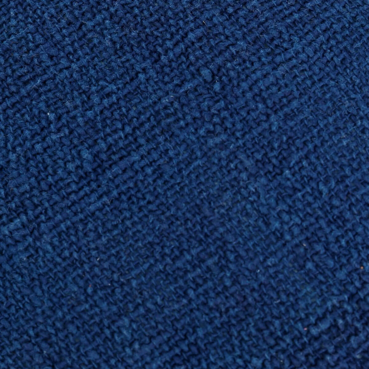 Detail van blauwe kussenhoes Saint Tropez met raffia-textuur, perfect voor boho interieur.