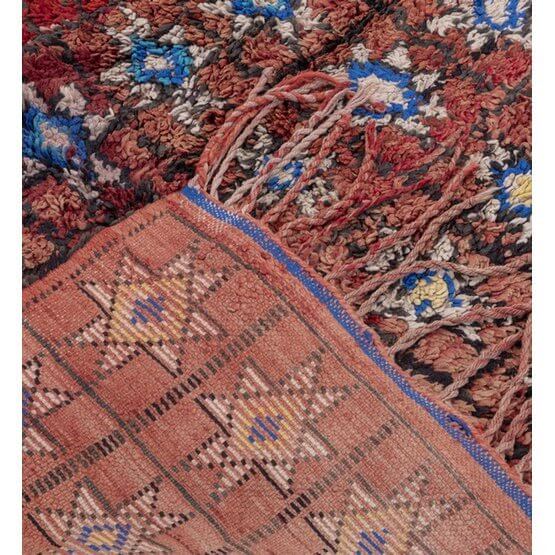 Detail van Marokkaans Berberkleed Zemmour met kleurrijke geometrische patronen en vintage uitstraling, maat 2,15x1,65 m, R140.