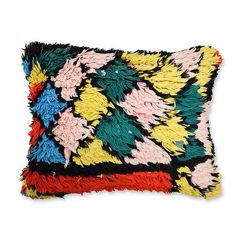 Kleurrijk Marokkaans kussen gemaakt van vintage Berberkleed, unieke bohemian stijl voor woon- of slaapkamer decoratie.