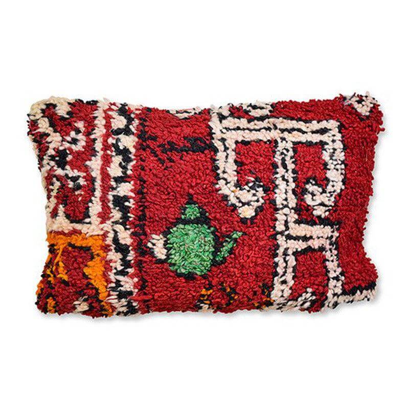 Marokkaans kussen P692, handgemaakt van vintage Berberkleed, brengt originele flair in je interieur.