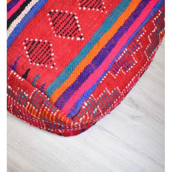 Marokkaans vloerkussen - Uniek bohemian vloerkussen van vintage berberkleed met kleurrijke patronen, perfect voor woon- of slaapkamer.