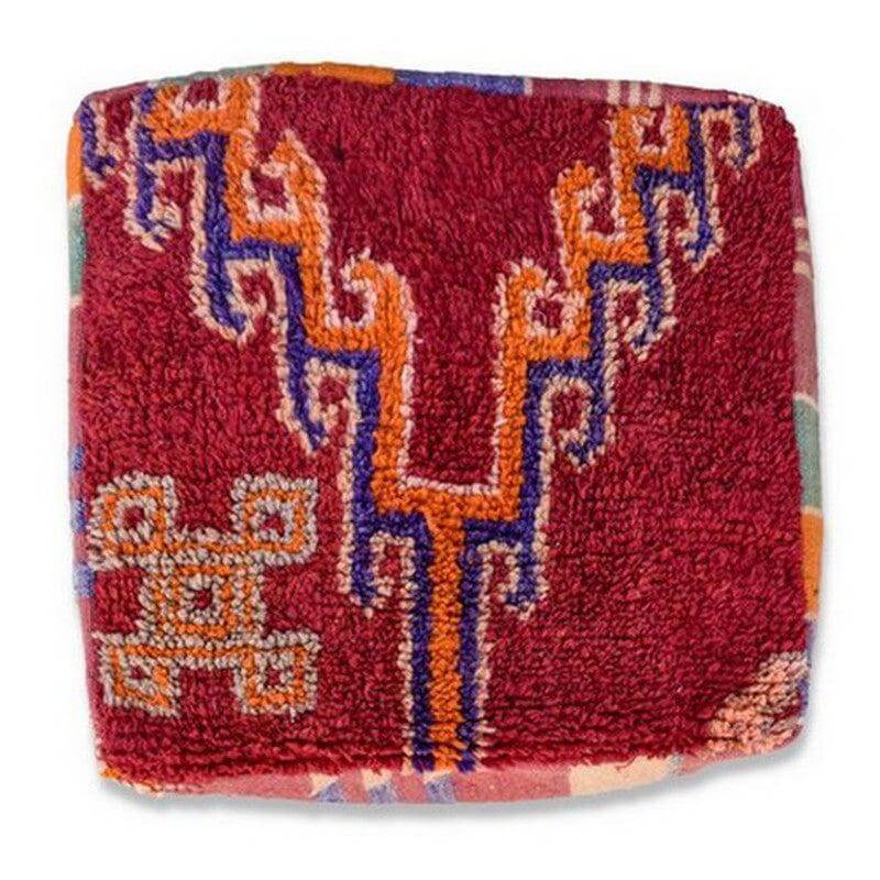 Marokkaans vloerkussen met kleurrijke berberpatronen, handgemaakt voor een unieke boho stijl in je woon- of slaapkamer.
