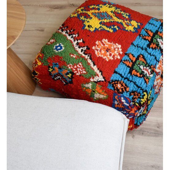 Kleurrijk Marokkaans vloerkussen K851 met vintage Berber-design voor bohemian interieur