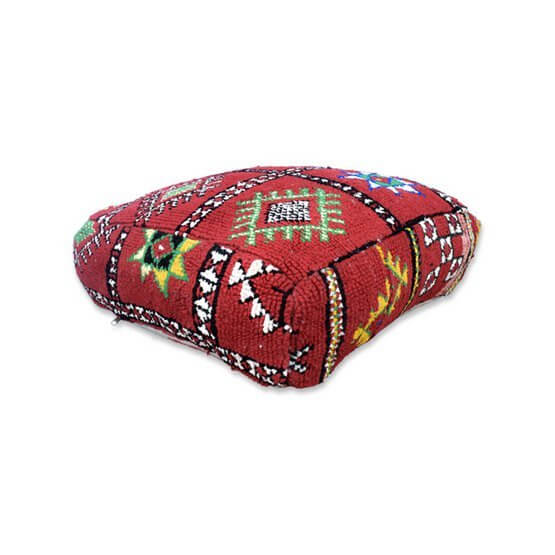 Marokkaans vloerkussen K909 met bohemian sfeer en unieke vintage Berber patronen, perfect voor woon- of slaapkamer decoratie.