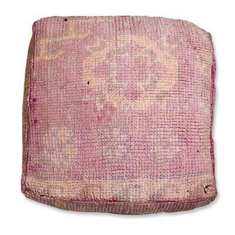 Uniek Marokkaans vloerkussen van vintage Berberkleed, bohemian stijl voor woon- of slaapkamer, roze tinten, handgemaakt.