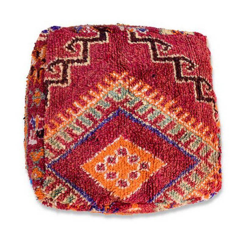 Uniek Marokkaans vloerkussen in bohemian stijl, gemaakt van vintage berberkleed, kleurrijk en handgemaakt.