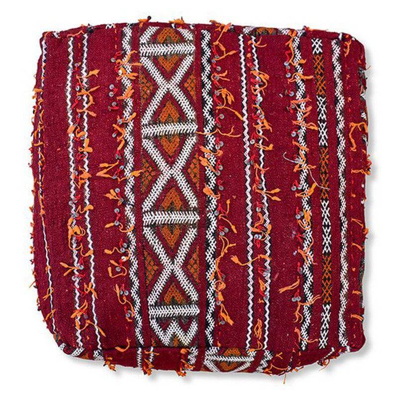 Marokkaans vloerkussen vintage in rood met etnisch patroon, bohemian sfeer, origineel handgemaakt kunstwerk.
