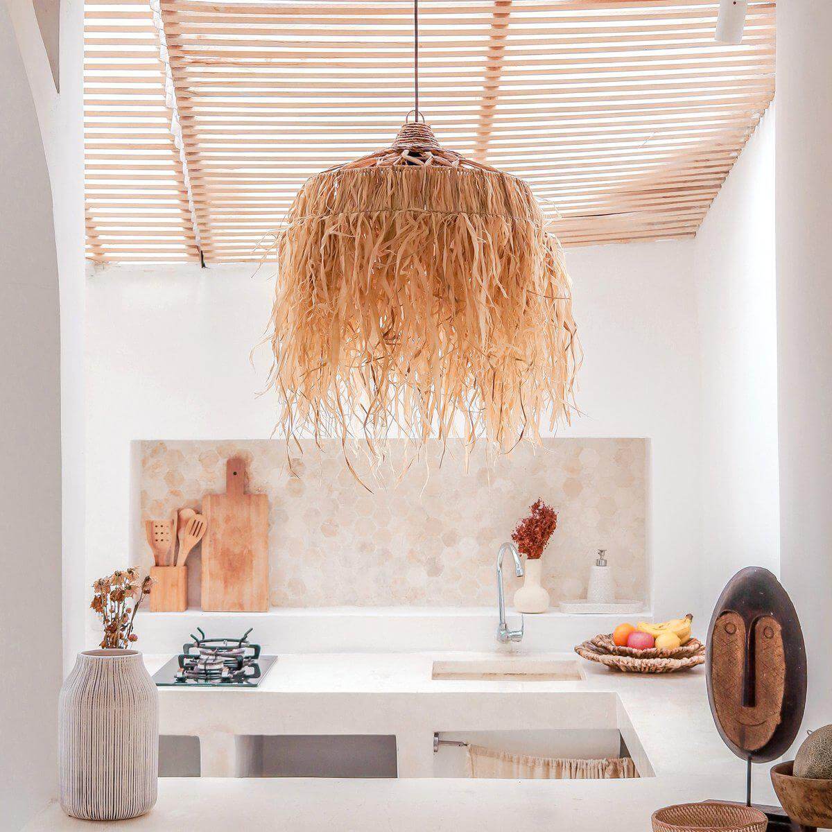 Detail van het materiaal van raffia lampenkap kawi beige