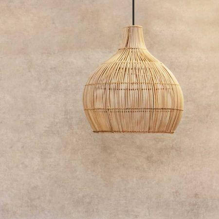Rotan hanglamp Max, handgevlochten, bohemian stijl, creëert een warme en unieke sfeer in elk interieur, perfect voor woonkamer of eetkamer.