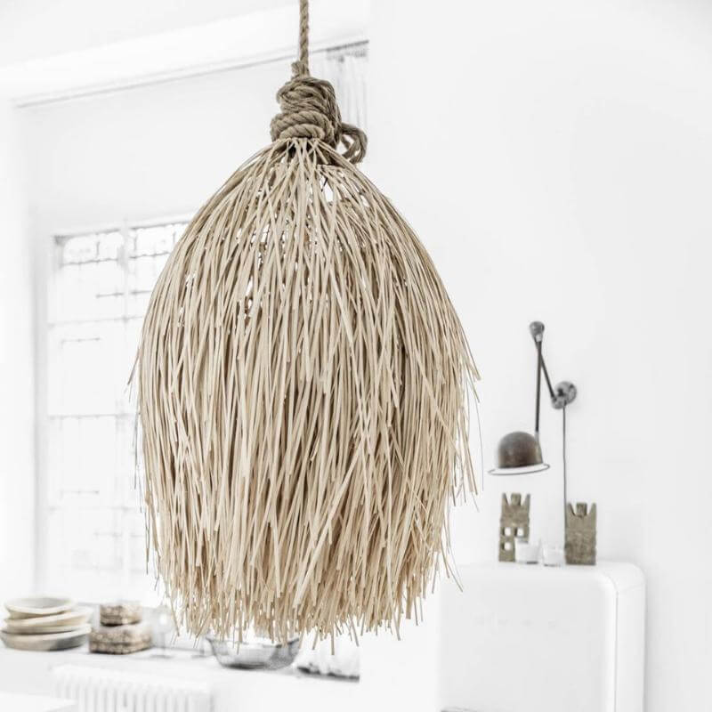 Stijlvolle rotan hanglamp Shaggy voor een boho sfeer in huis, gemaakt van duurzame materialen voor ultieme gezelligheid.