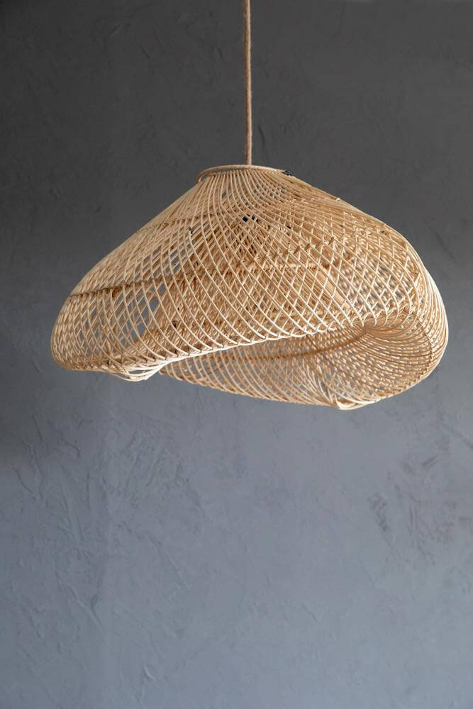Wolkvormige rotan hanglamp The Cloud XXL in bohemian stijl, perfecte sfeermaker voor elke ruimte.