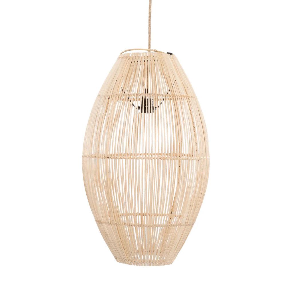 Rotan hanglamp The Zuri, klokvormige lamp voor sfeervol licht in woonkamer, keuken of buitenruimte. Verkrijgbaar in drie maten.
