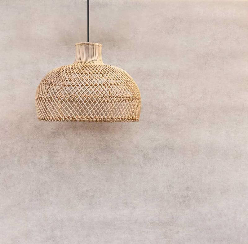Handgemaakte rotan hanglamp Debby met bohemian uitstraling voor sfeervol warm licht in huis.