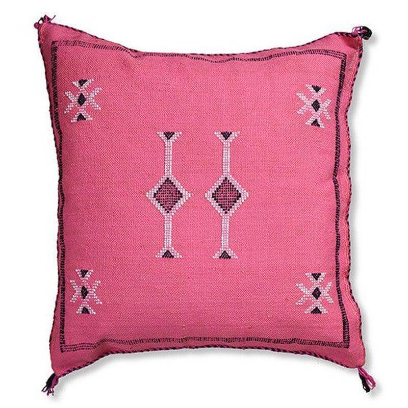 Roze Sabra kussen SB149 met bohemian patroon, perfect voor een Ibiza sfeer in huis of tuin. Handgeweven en natuurlijk geverfd.