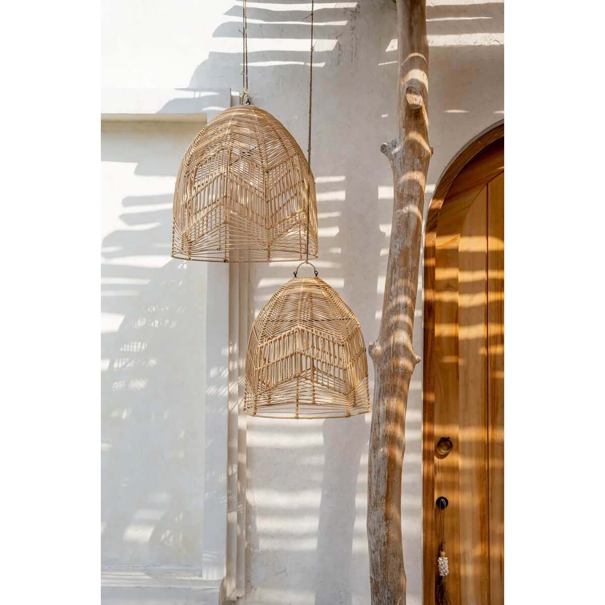 Hanglamp Bala van rotan in natuurlijke boho-stijl, perfect voor slaapkamer of terras. Handgemaakt en zonder bedrading. Breedte: 40cm.