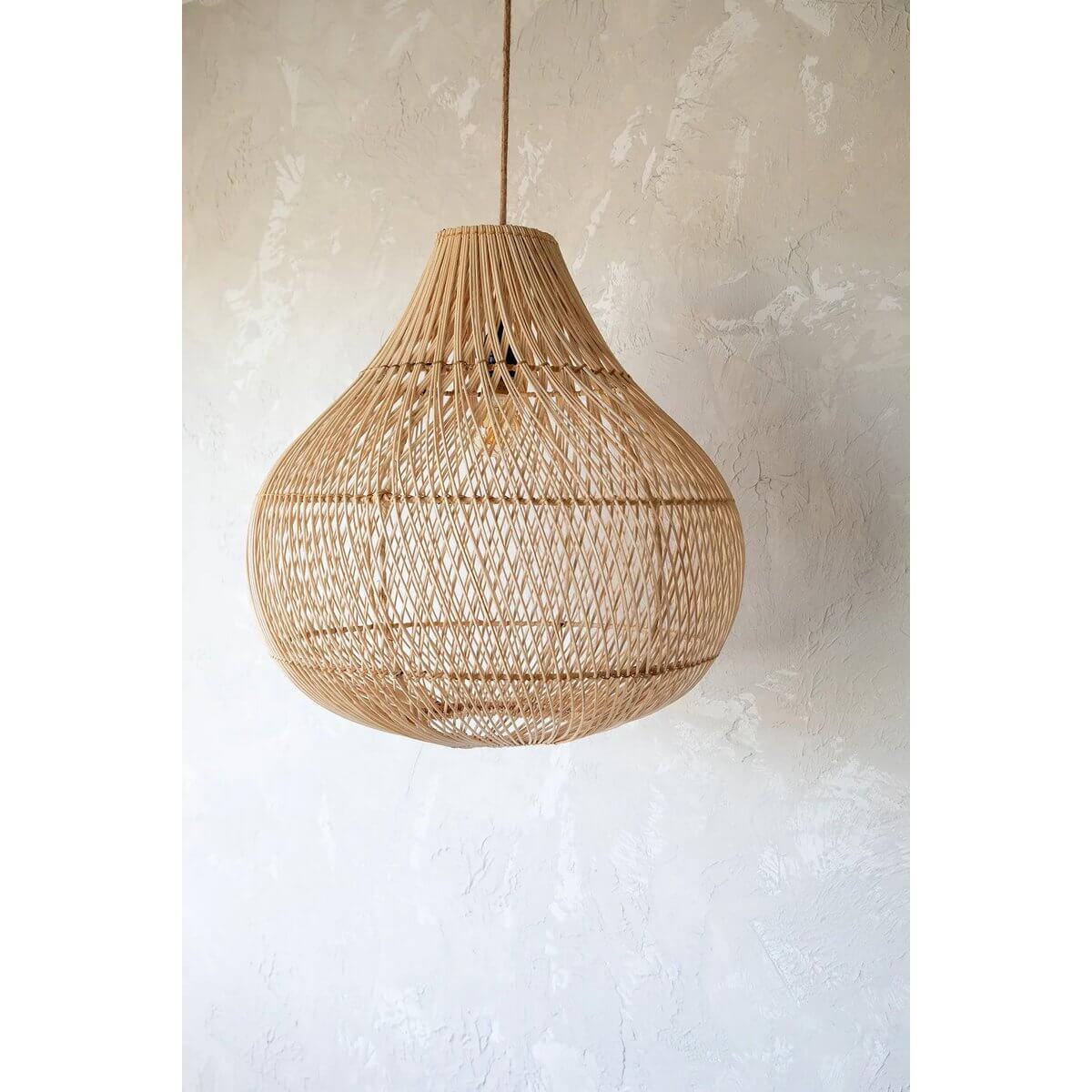 Rotan hanglamp 'The Bottle Hanger' naturel stijl voor boho interieur, zonder bedrading, ideaal voor slaapkamer en woonruimte.