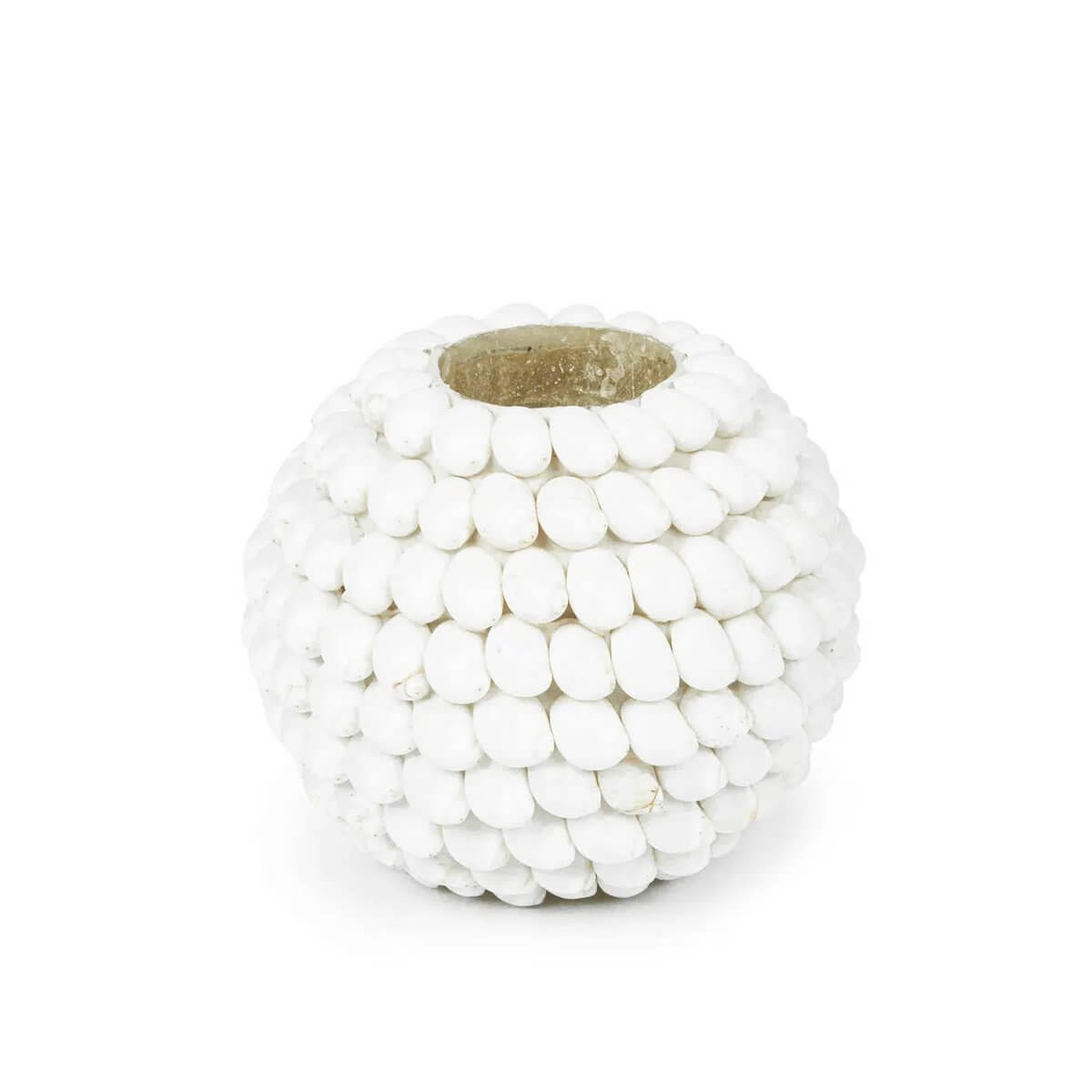 Bohemian white bubble candle holder, handmade with shells, perfect for cozy coastal decor. Dimensions: 12x12x12cm, 500g. Bazar Bizar Living.