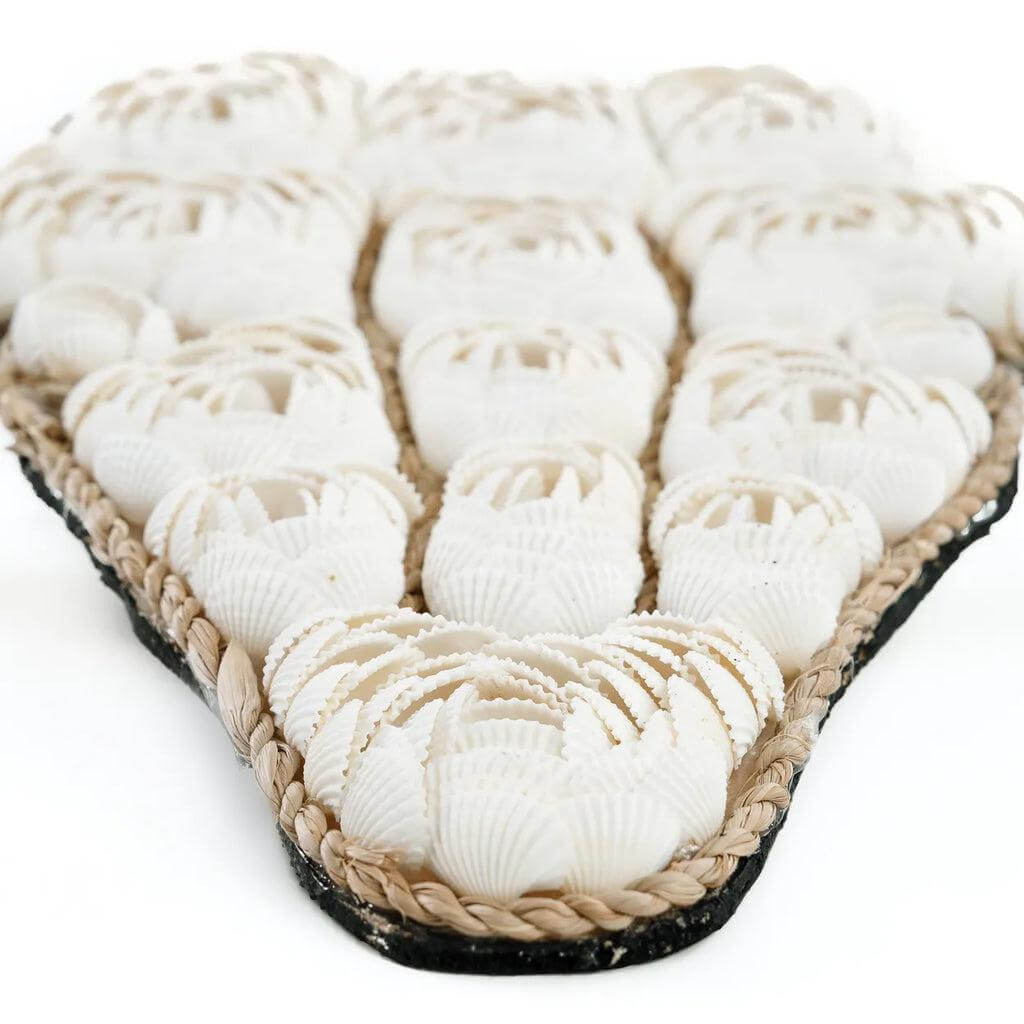 Decoratieve stier van witte schelpen, bloemvormen, een uniek accessoire voor elke ruimte, gespreksstarter, cactusvormige spiegel.