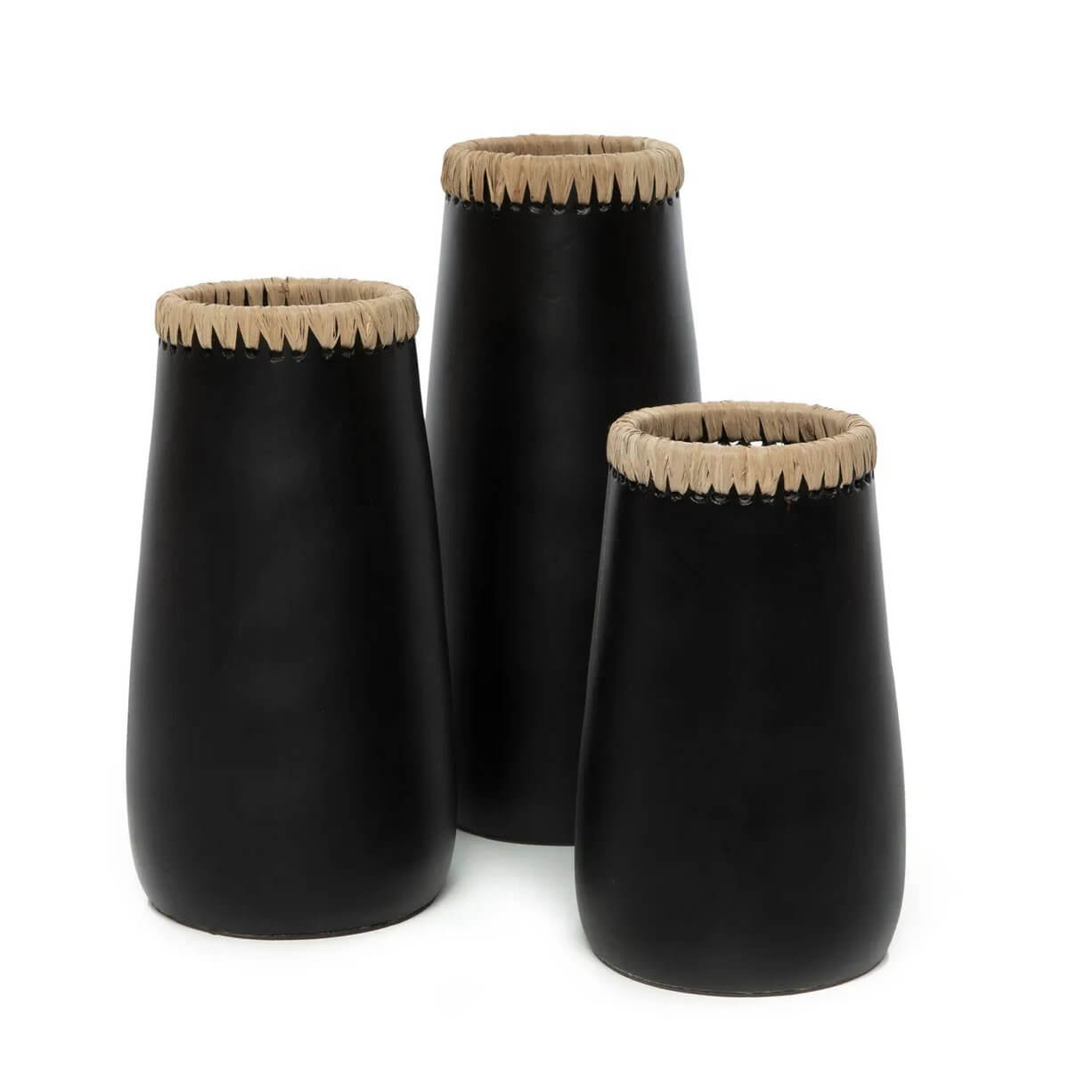 Black terracotta Sneaky vases with raffia details for a Bohemian touch, perfect for dried or fresh flowers, in three sizes.