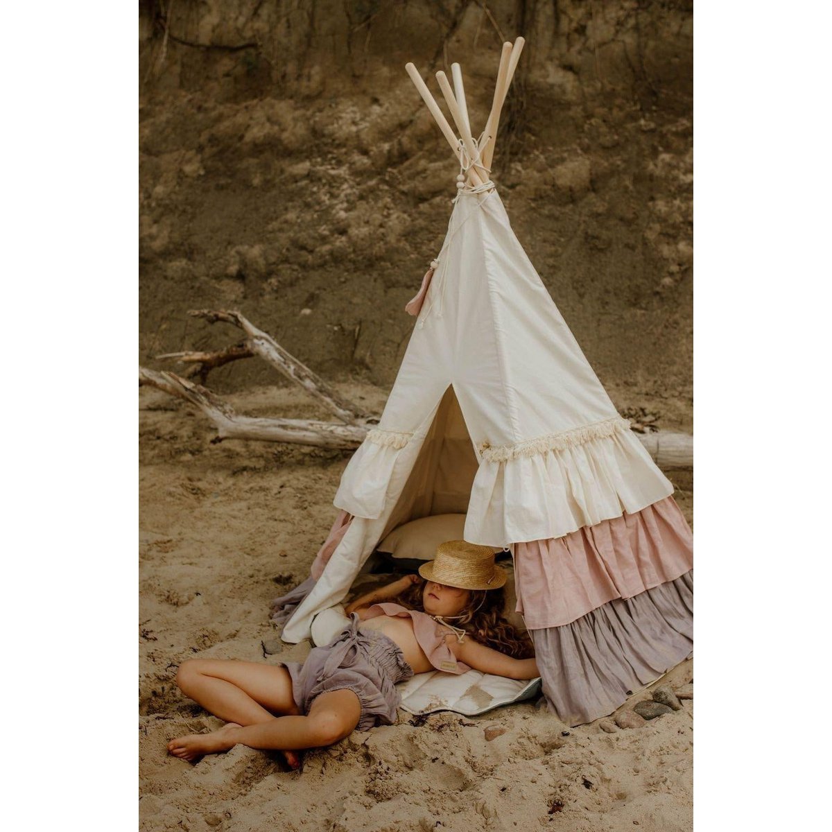 Tipi "Powder Frills" met ruches en "Powder Pink" schelpmattenset-Moi Mili-Ik Hout ervan.