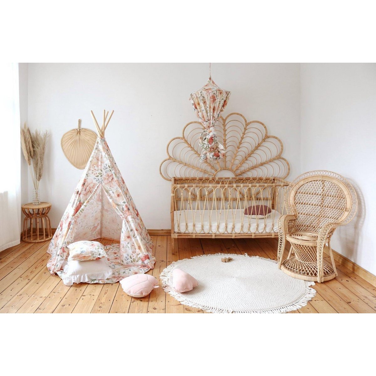 Tipi-tent "FLOWER POWER"-Moi Mili-Ik Hout ervan.