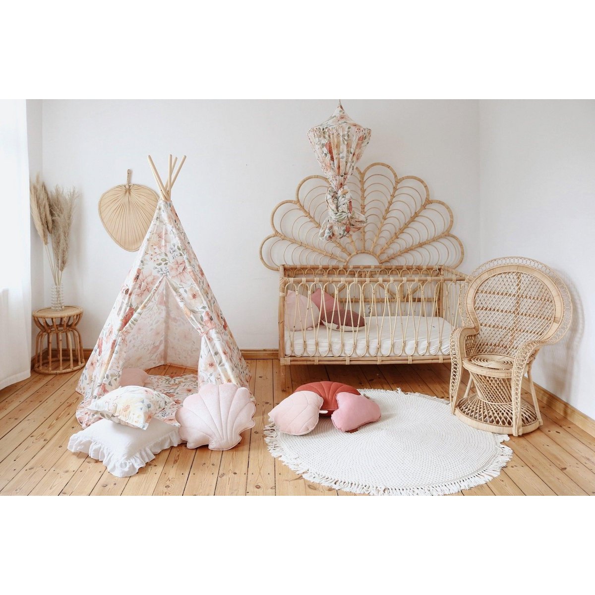 Tipi-tent "FLOWER POWER"-Moi Mili-Ik Hout ervan.