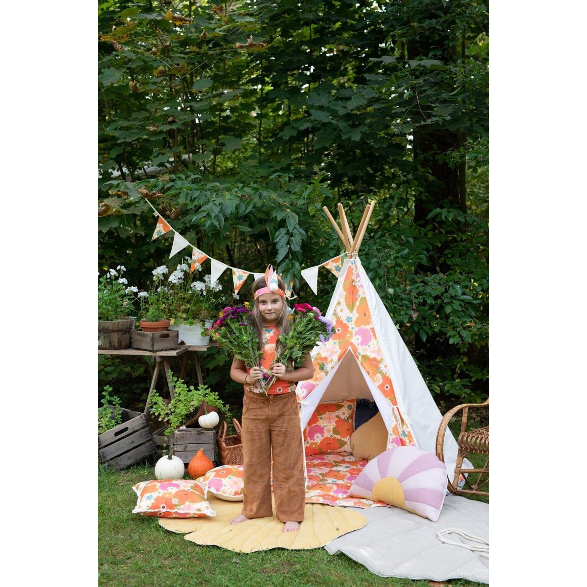 Tipi-tent “Picknick met bloemen”.-Moi Mili-Ik Hout ervan.