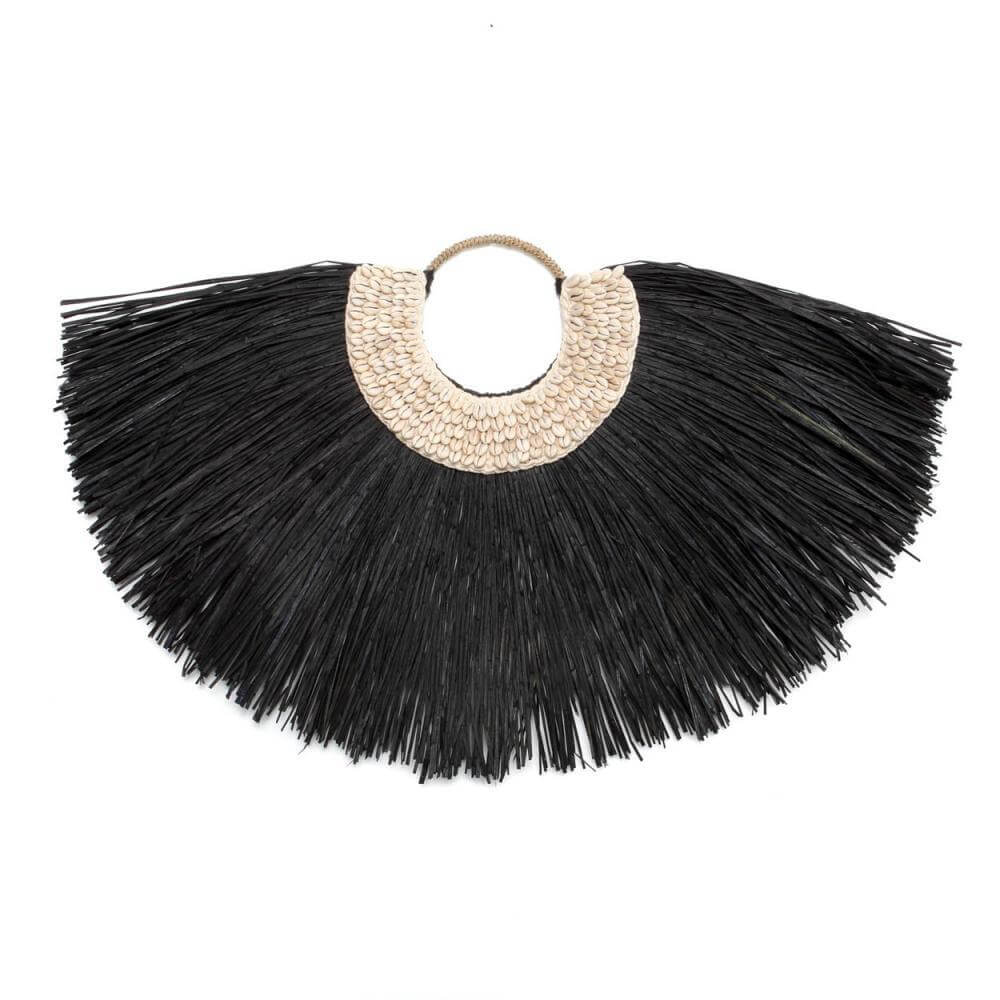 Bohemian waaier van alang gras en schelpen op standaard, perfect voor een boho interieur. Handgemaakt en fairtrade.