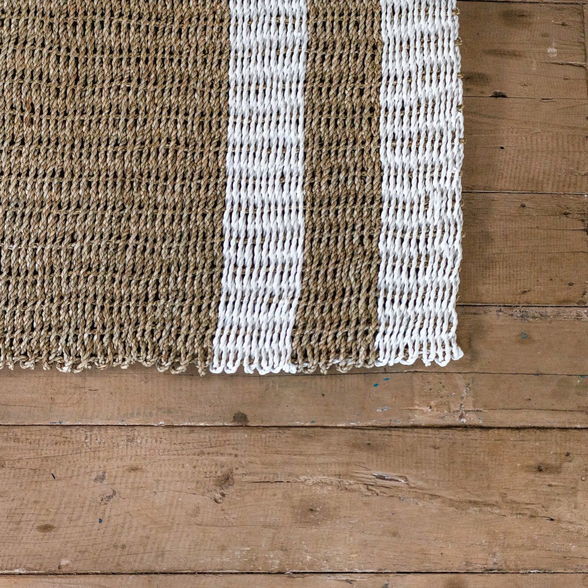 Zeegras tapijt 120x60 cm SEWU | Gestreept vloerkleed van zeegras-vloerkleden-Soeji-Ik Hout ervan.