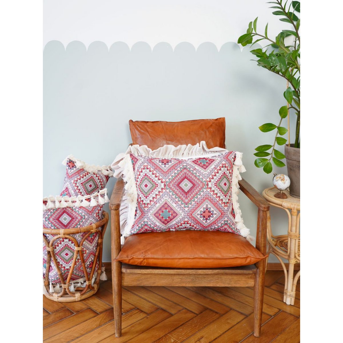 Decoratief kussen "Roze boho-stijl" met franjes